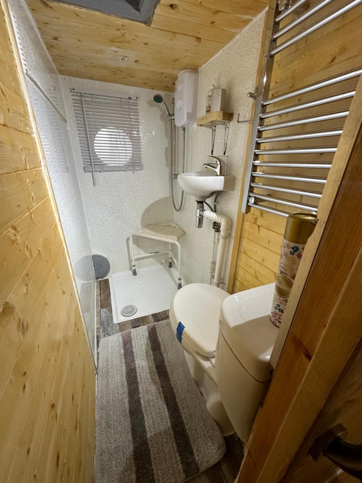 The Old Water Pumping Station Quirky Underground Hobbit House Apartment เพนแซนซ์ ภายนอก รูปภาพ